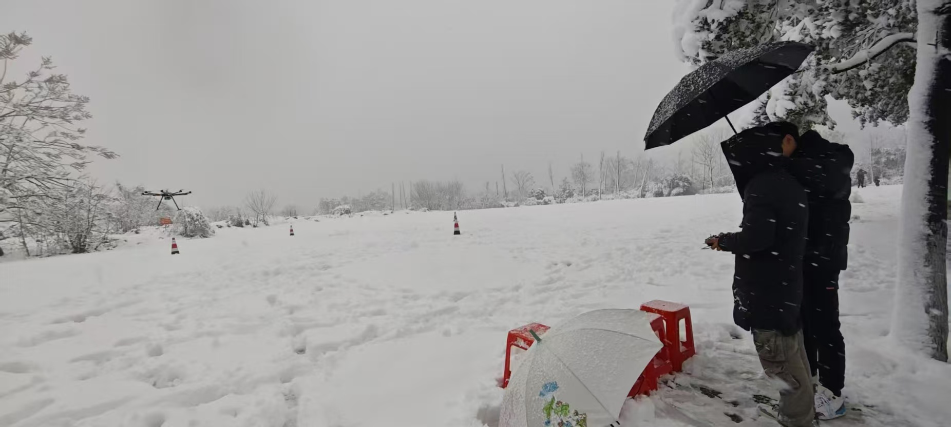 学员进行雪天飞行训练